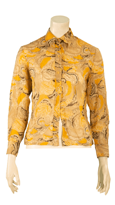 Stylish long-sleeve yellow and beige patterned shirt on a mannequin