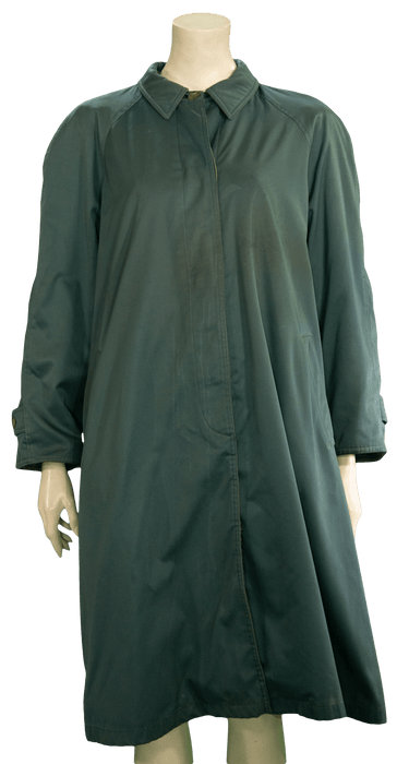 Green long-sleeve raincoat showcased on a mannequin, displaying classic style and durable fabric for all-weather protection.