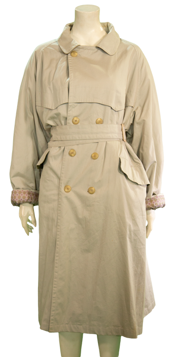 Stylish beige trench coat with a double-breasted design, perfect for a classic and sophisticated look.