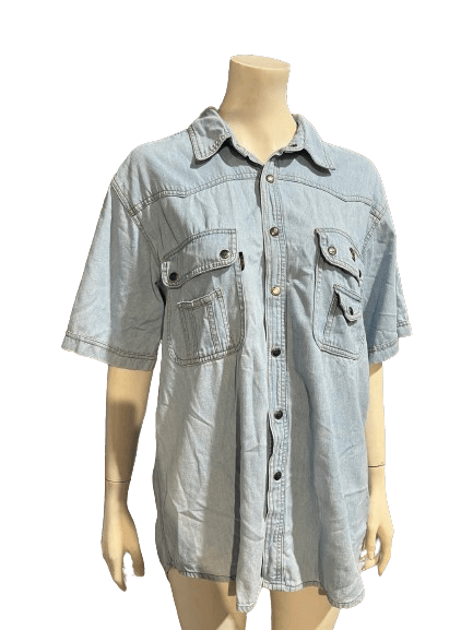 Vintage denim shirt from the 70s-00s, available in wholesale packs. High-quality vintage fashion from Europe and USA.