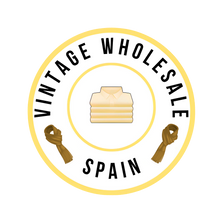 Logo of Vintage Wholesale Spain featuring a puffer jacket and scarves.